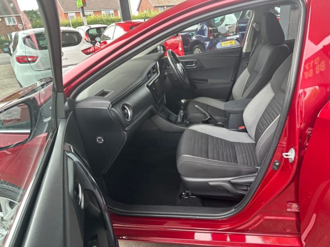 2025 Toyota Auris