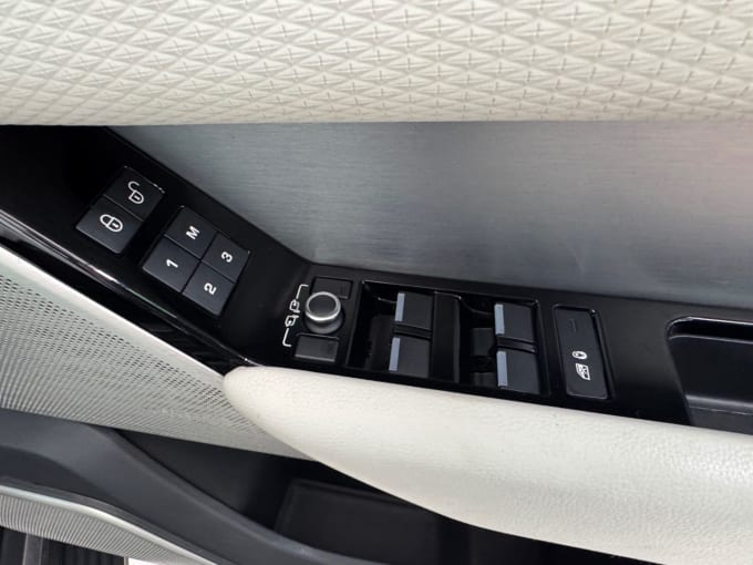 2025 Land Rover Range Rover Velar