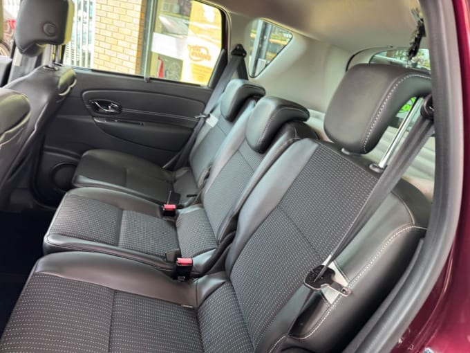 2025 Renault Scenic
