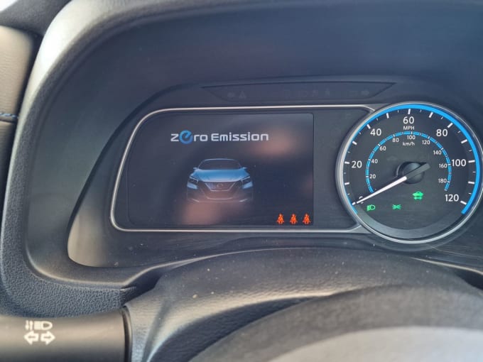 2025 Nissan Leaf