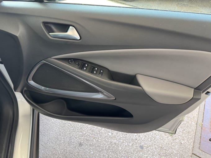 2025 Vauxhall Crossland X