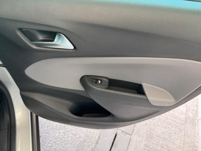 2025 Vauxhall Crossland X