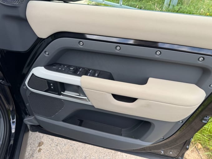 2025 Land Rover Defender