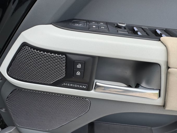 2025 Land Rover Defender