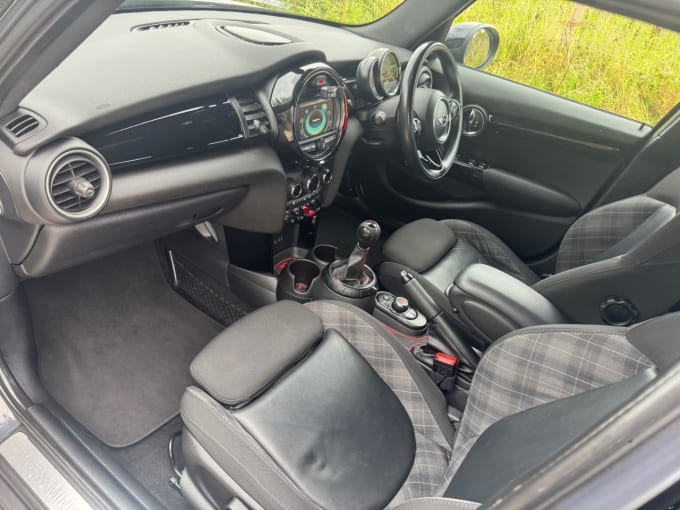 2025 Mini Hatch