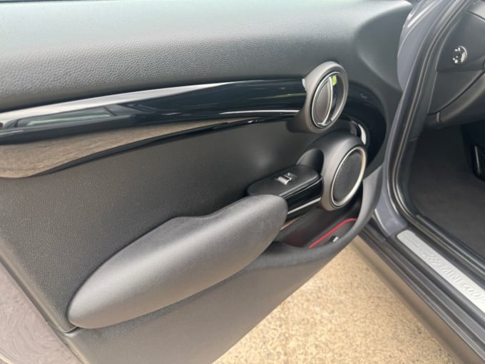 2025 Mini Hatch