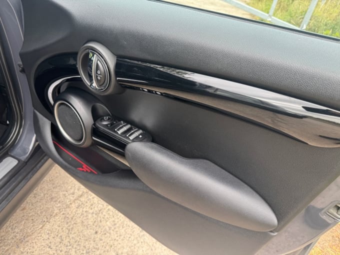 2025 Mini Hatch
