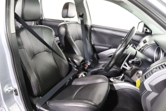 2025 Mitsubishi Outlander