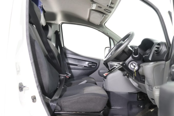 2025 Nissan Nv200