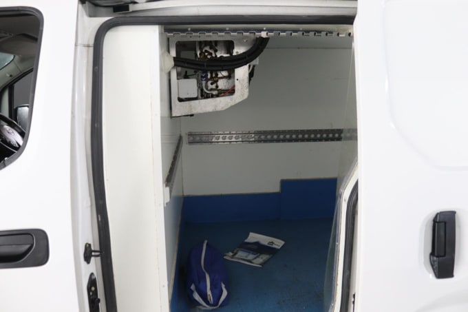 2025 Nissan Nv200