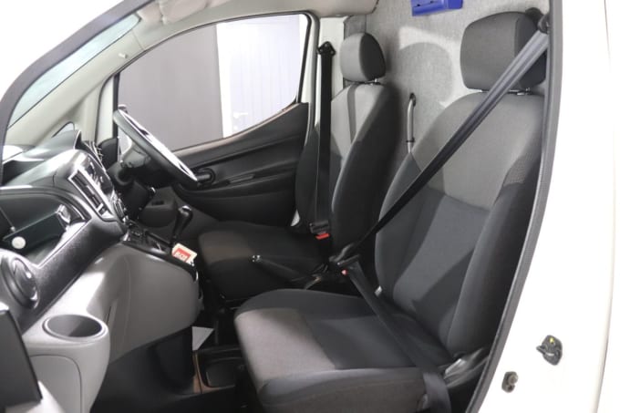 2025 Nissan Nv200