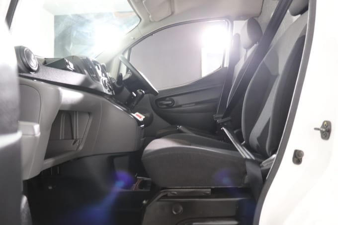 2025 Nissan Nv200