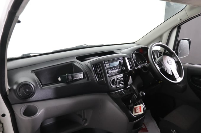 2025 Nissan Nv200