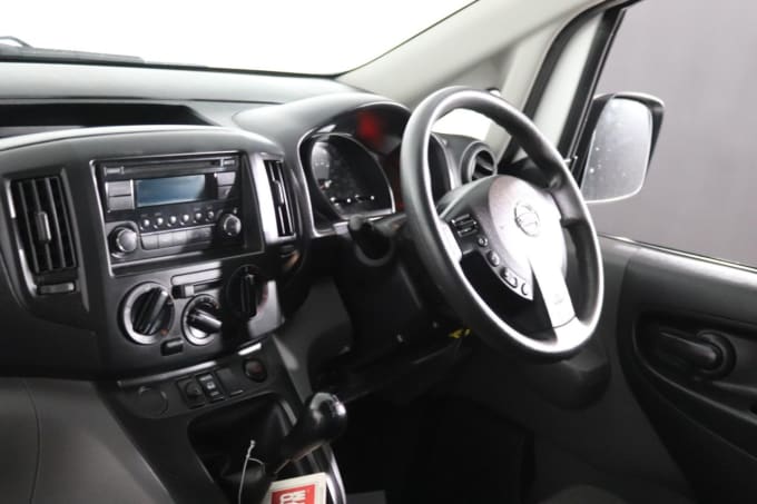 2025 Nissan Nv200