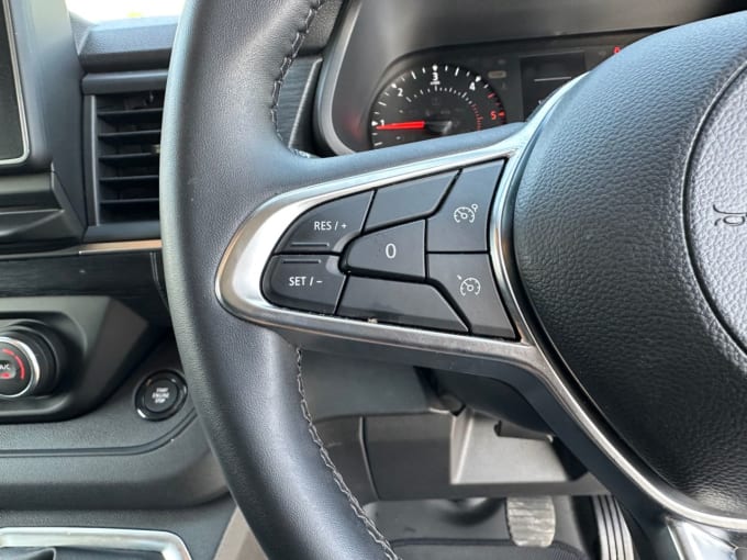 2025 Nissan Primastar