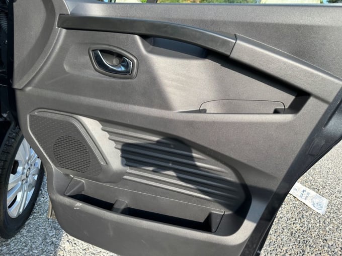 2025 Nissan Primastar