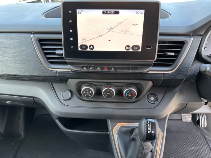 2025 Nissan Primastar