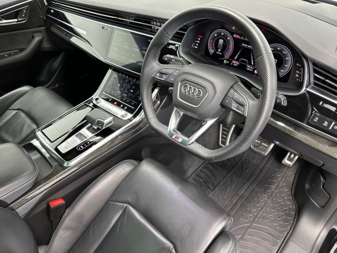 2025 Audi Q8
