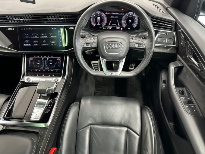2025 Audi Q8
