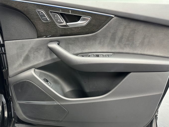 2025 Audi Q8