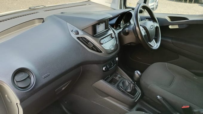 2025 Ford Transit Courier