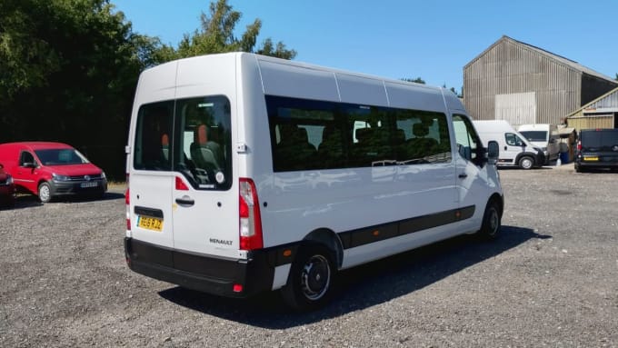 2025 Renault Master