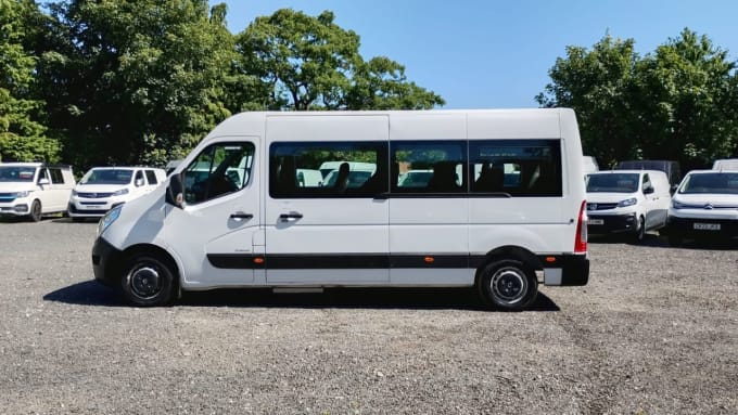 2025 Renault Master