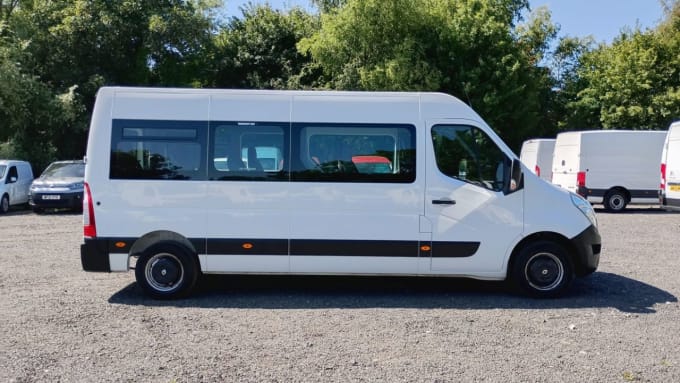 2025 Renault Master