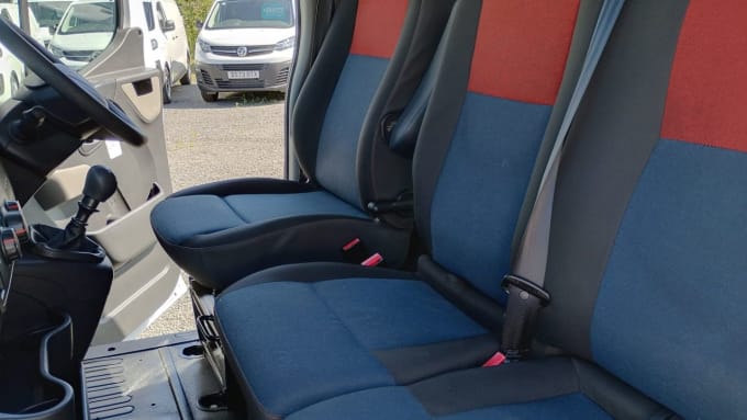 2025 Renault Master
