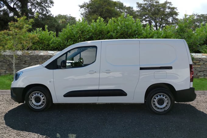 2025 Vauxhall Combo
