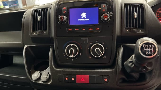 2025 Peugeot Boxer