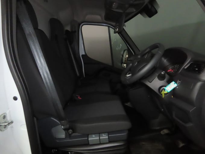 2025 Renault Master