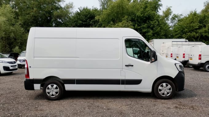 2025 Renault Master