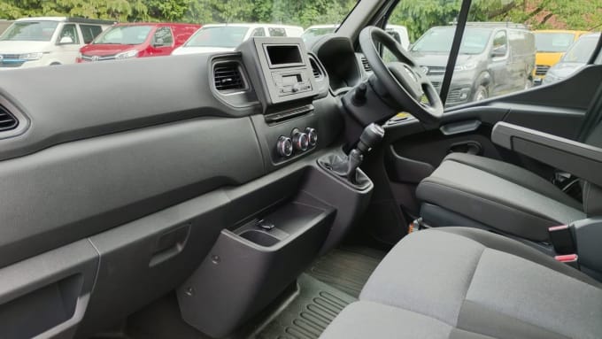 2025 Renault Master