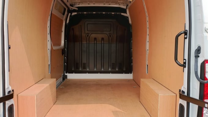 2025 Renault Master
