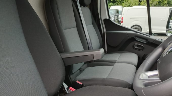 2025 Renault Master