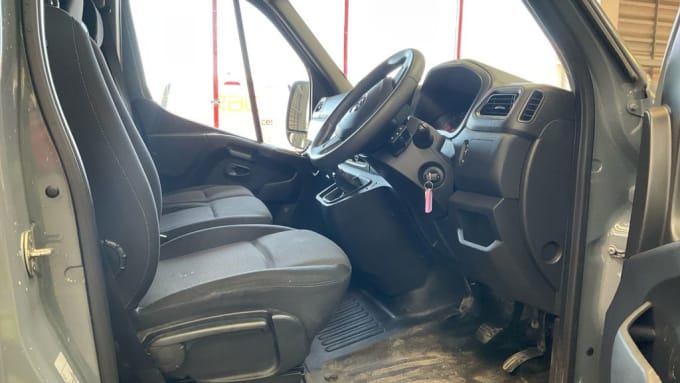 2025 Renault Master