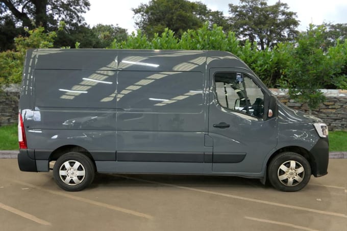 2025 Renault Master
