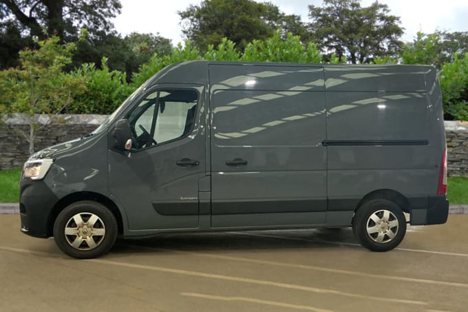 2025 Renault Master