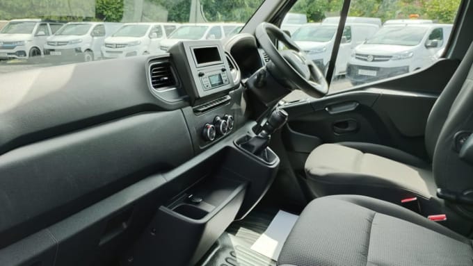 2025 Renault Master