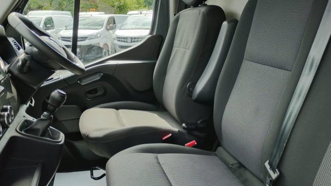 2025 Renault Master