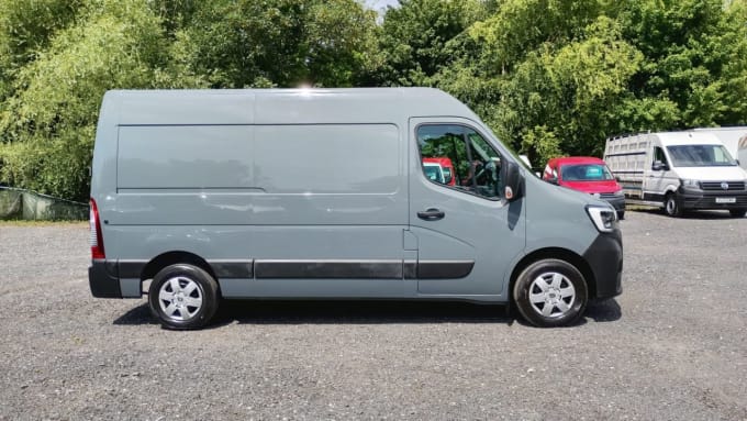 2025 Renault Master