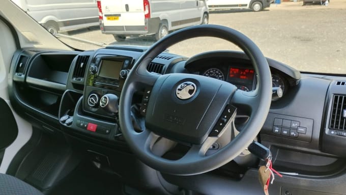 2025 Vauxhall Movano