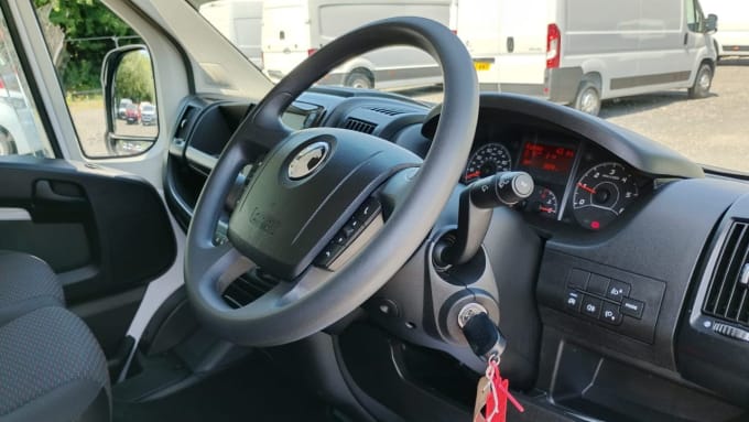 2025 Vauxhall Movano