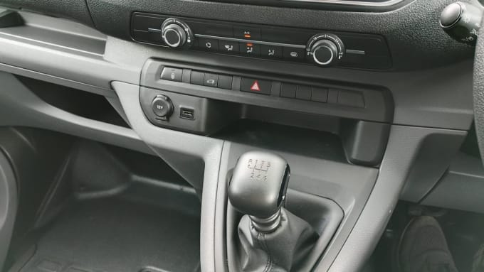 2025 Vauxhall Vivaro