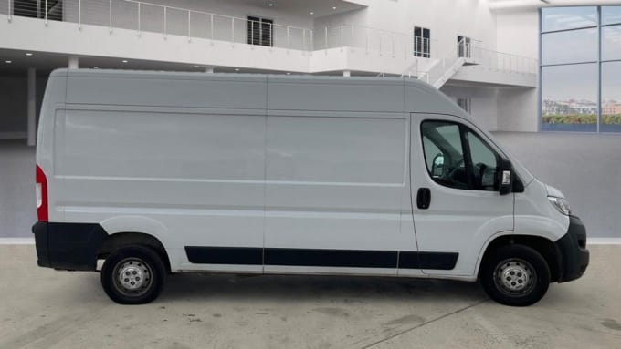 2025 Vauxhall Movano