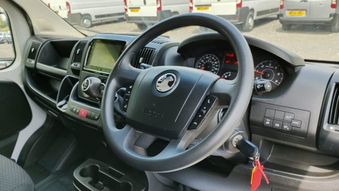 2025 Vauxhall Movano