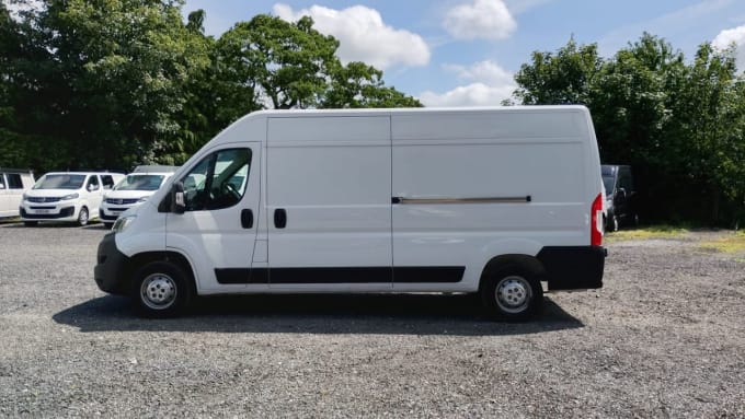 2025 Vauxhall Movano