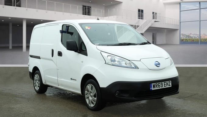 2025 Nissan E-nv200