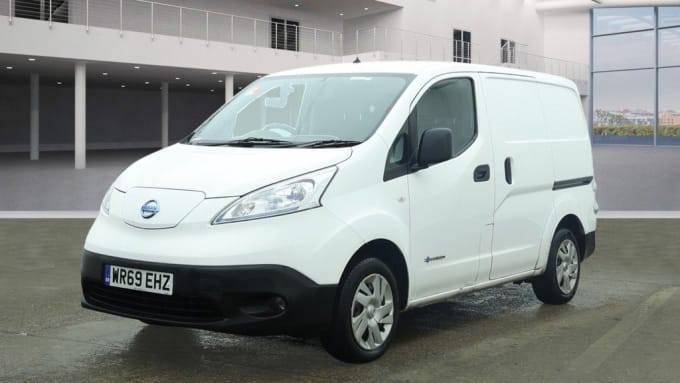 2025 Nissan E-nv200